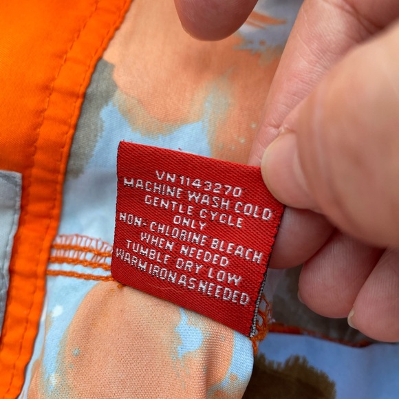 NWOT Mossimo - Men’s floral pattern board shorts, velcro zipper, decor s… - Picture 7 of 7